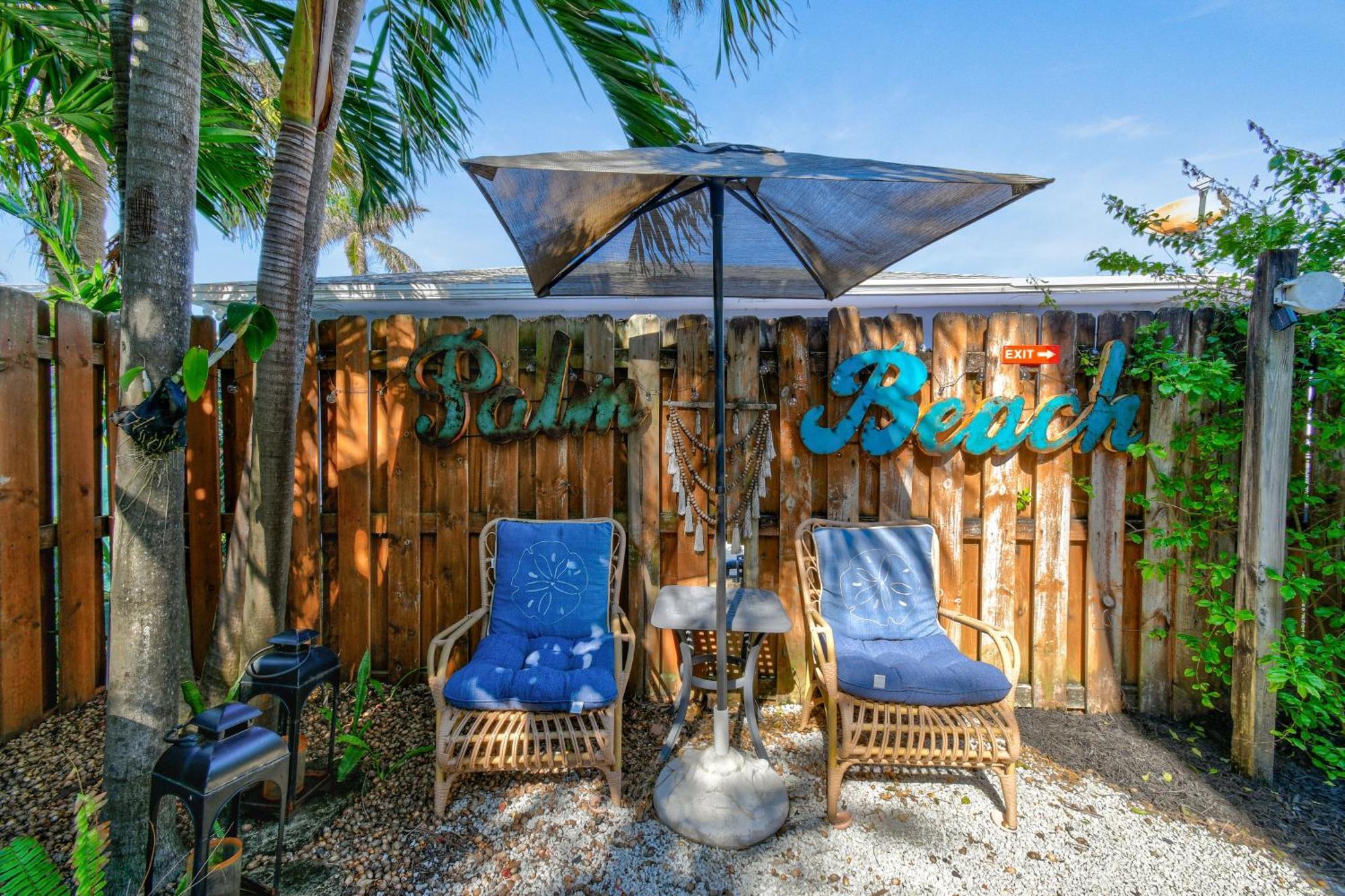 Sunshine Shores Boutique Apartments Palm Beach Shores Exterior photo