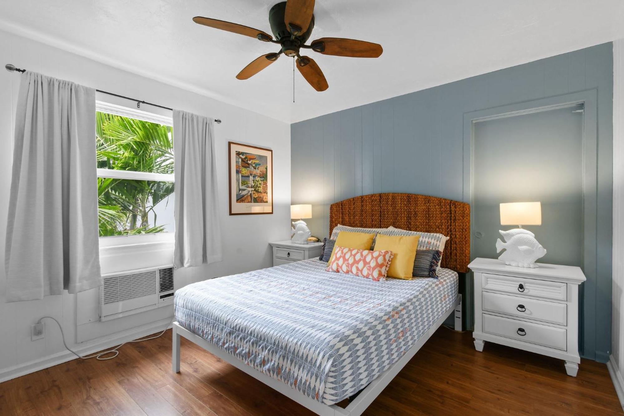 Sunshine Shores Boutique Apartments Palm Beach Shores Exterior photo