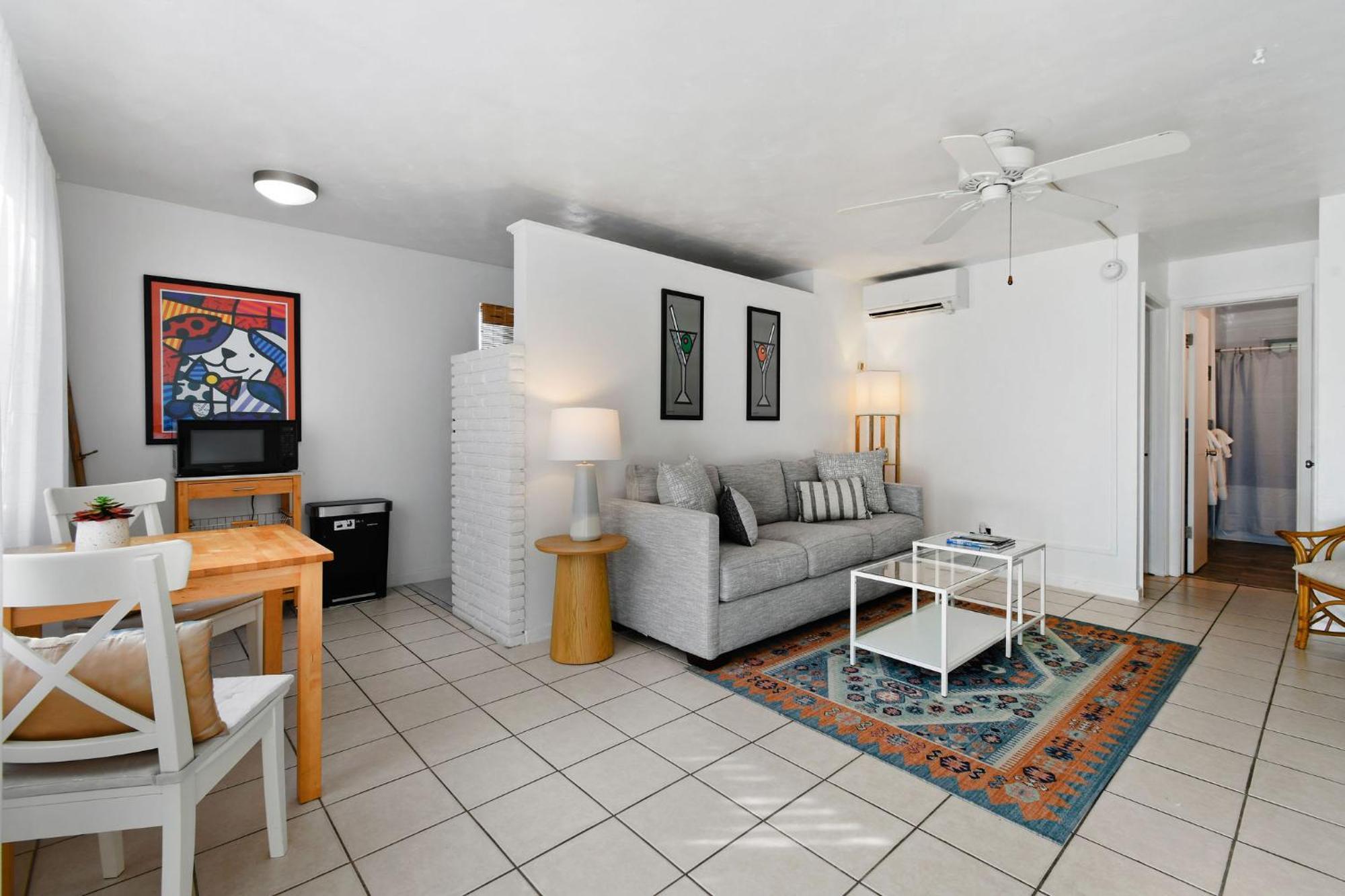 Sunshine Shores Boutique Apartments Palm Beach Shores Exterior photo