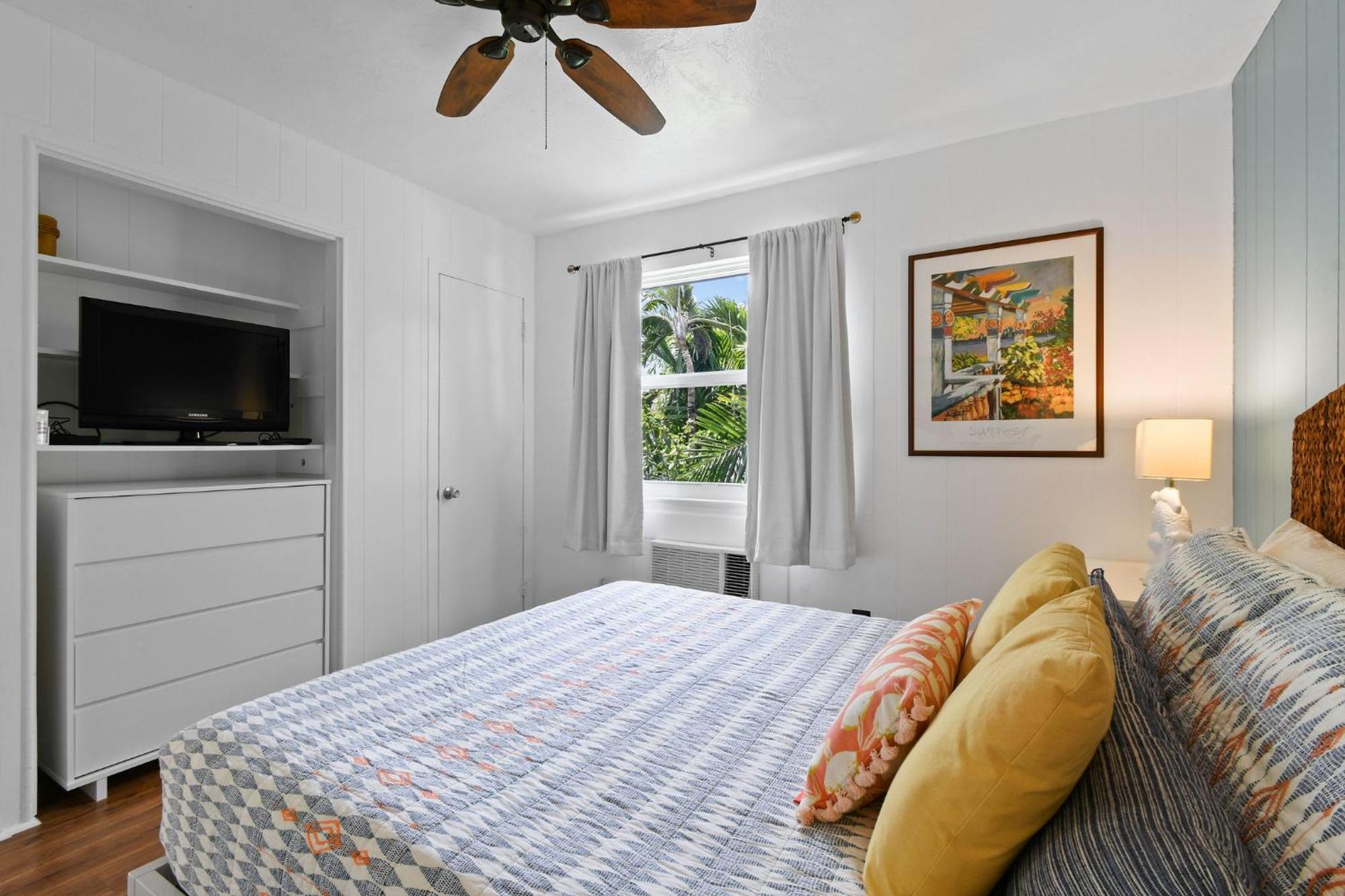 Sunshine Shores Boutique Apartments Palm Beach Shores Exterior photo