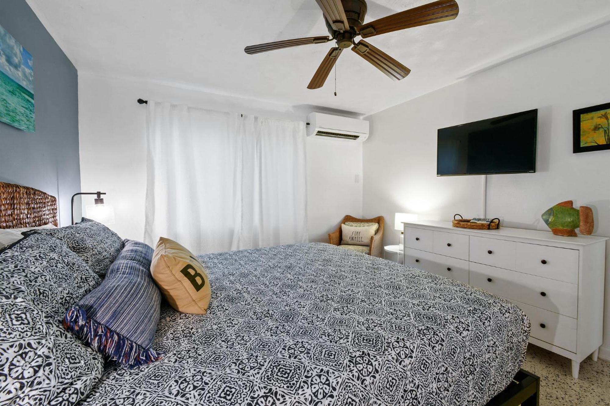 Sunshine Shores Boutique Apartments Palm Beach Shores Exterior photo